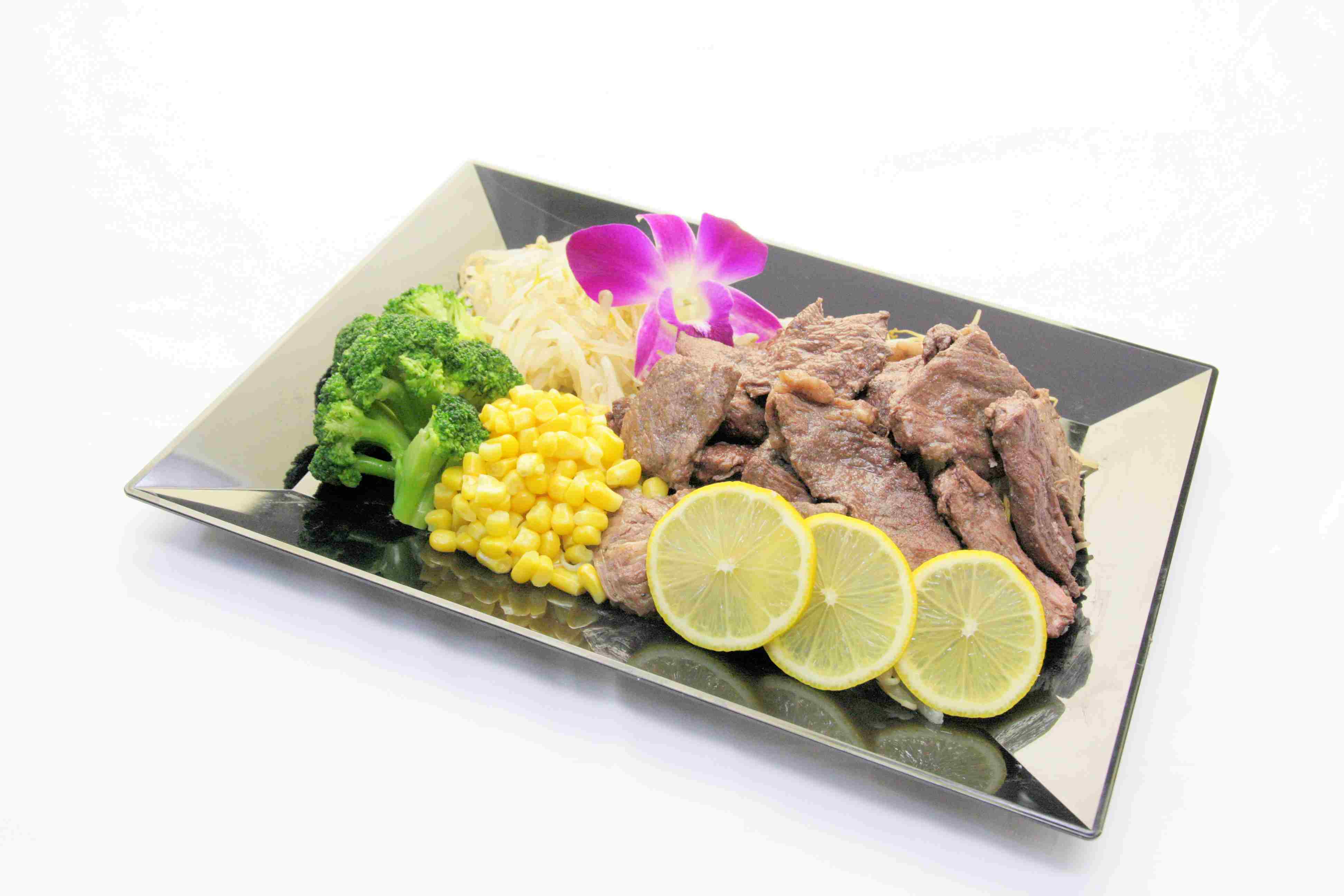 牛カットステーキ　温野菜添え